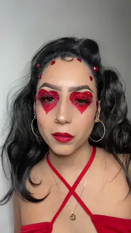 It’s a wrap for you Baby #valentinedaymakeup #valentinemakeup #rhinestoneheartmakeup #princessjassminemua #latinamua 