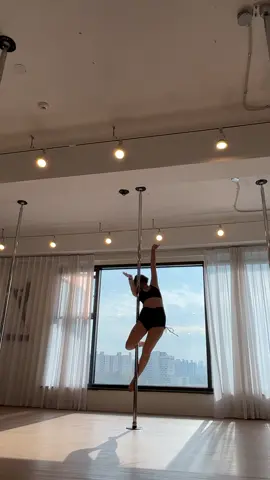 Morning pole ☀️ #poledance #poledancing #poledancekorea #dancerroutine #aesthetic #aestheticvideos #workout 