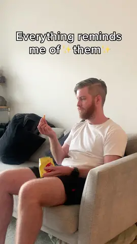 I should call them 🤔 #Twisties #TwistiesAustralia #ValentinesDay #ValentinesDay2023 #Valentines #VDay #IShouldCallHer #IShouldCallHim 