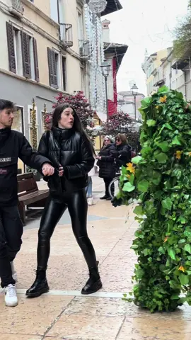 Bushman prank #funnyvideos #scary #nicegirl #brescia #italia