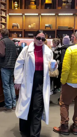 Coffee run ☕️ #nyfw #nyfw2023 