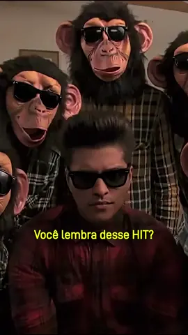 Quem lembra desse clipe icônico? #thelazysong #brunomars #curiosidade #música #mix #rádiomix #entretênews #tiktoknotícias
