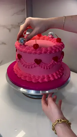 Happy Valentines Day❤️ #ValentinesDay #buttercreamcake #buttercream #vintagecake #cakedecorating #cakedesign #DanceWithTurboTax #galentinesday #valentinescake #pinkcake 