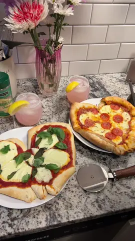 Whos pizza was better lol #ValentinesDay #fyp 