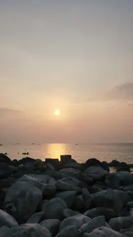 Sunset at Hòn Sơn, Kiên Giang #sunset #beach #kiengiang #honson #beautifulview 