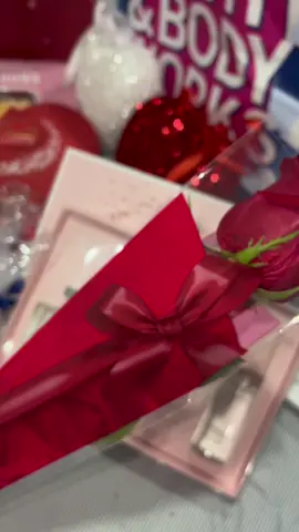 جاني كادو من عند عمري ♥️🌹 #fyp #pourtoi #fypシ #مغربية🇲🇦 #👍 #CapCut #trending #كنادا🇨🇦 #مغربية🇲🇦 #كنادا🇨🇦 #foryoupage #tiktok #Love #amoureux #saintvalentin #Love #chill #مغربيات #حب #عيدحب🌹🌹🌹happy 