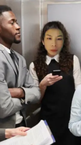 คุณพี่จะเอาชื่อขึ้นหน้าจอมั้ยคะ #คนไทยเป็นคนตลก #ลีน่าจัง 