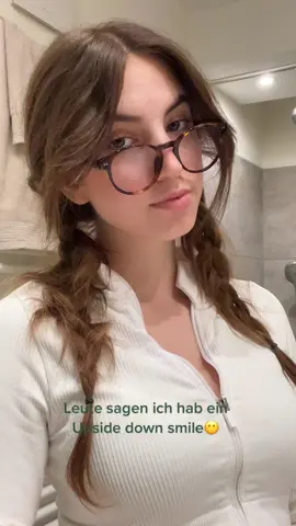 Wurde halt legit deswegen schon öfter geroasted und jz isses trend wuhuuu🫶 #upsidedown #upsidedownsmile 