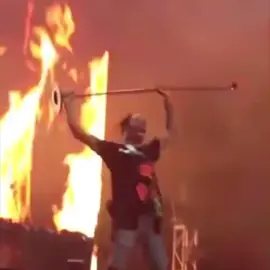 Travis Scott raging to Low (Remix) with SZA and Don Toliver. #NextLevelDish #fyp #foryou #foryoupage #travisscott #low #lowremix #fryoupag #meme #tiktokmemes #twittermemes #travisscottmeme #ragingmemes #dontoliver 