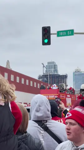 @Travis Kelce stopped and signed a kids football during the parade #kcchiefskingdom #victoryparade #kelce 