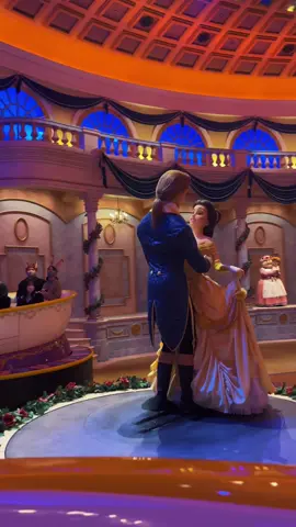 by far the best ride we’ve ever experienced🥀💛🫖📕 #tokyodisneyland #beautyandthebeast #travel #disneyadult 