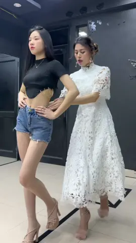 Chỉ sau một bài tập mà đã giúp hông của Bảo Ngọc đi tốt hơn rất nhiều rồi 🥰 #Bybacademy #thanhhuyennguyen #daotaonguoimau #imentertainment 