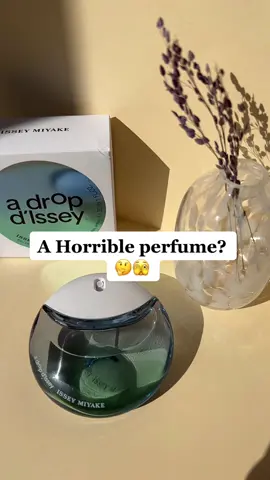 I looove a drop d’Issey fraîche but the packaging is definitely on the not very practical side 😤 #adropdissey #adropdisseyfraiche #lilacperfume #rainperfume #smellslikerain 
