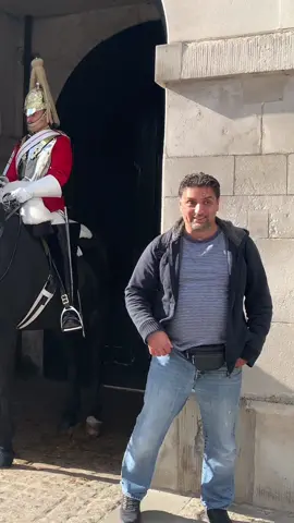 #horseguardsparade #changingoftheguards #royalguards #thekingsguards #kingsguard #kingshorse #fyp #foryou 