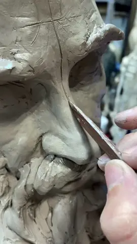 Well, well, well it’s our favorite model again. This time it’s Sam’s two-week portrait of Freddy. Went for a decorative base design to match our model’s energy. Let us know what you think!#NextLevelDish #sculpture #art #arttok #sculpting #figurativeart #clay #satisfying #classicalart #fyp
