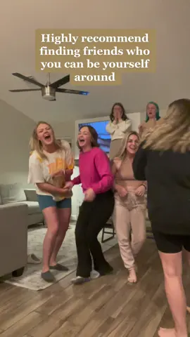 friends like these 🤍 tag your besties!! #momsxaz #MomsofTikTok #BestFriends #travel #longdistance 