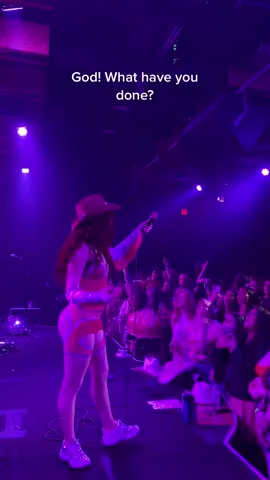 I loved seeing all the pink ponies in Phoenix it was precious 😭💖💖 #chappellroantour #artistsoftiktok #queertiktok 