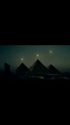 Astronomers found out that the Pyramids line up with 3 different stars that are in a perfect diagonal line. Crazy how they figured this stuff out in their time. #fyp #fypシ #xyzbca #Astronomy #stars #alingment #pyramids #greatpyramid #creepy 