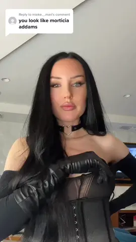 Replying to @mieke._.mari maybe her natural blonde sister 💀