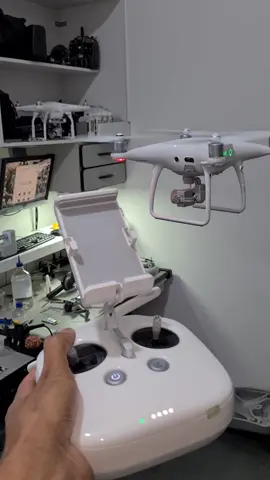 Drone dji Phantom 4 Pro . . . . . . . #drone #dji #dronedji #repair #phantom4pro #phantom3 #djimini3pro #djiavata #djifpv #djimavic3pro #mavic3 #mavic3cine #mini3pro #djimini2 #phantom4 #mavicpro #manutenção #engenharia #camera #videomaker #inspireone #djispark #djiair2s #djimavicair2 #phantom4proplus #droneagrast20 #djiagras #djiagrast30 #djiagrast40 #djiagrast20 #droneagriculture #droneagricola #phantom1 #djiglobal #Brasil #balada #dance 