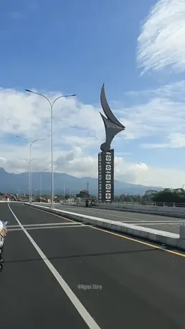Lagu sunda viral tiktok, Jembatan Ciloseh, jalan baru kota Tasikmalaya #lagusunda #lagusundaviral #lagusundatiktok #jembatanciloseh #kotatasikmalaya #kotatasik #lagusundapemandangan #lagusundajadul #popsunda #tempatnongkrongtasik #wisatatasikmalaya 