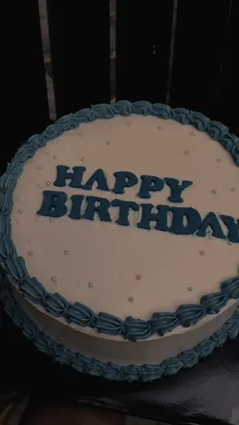 Simple Birthday Cake Design for Men 💙 #cakeart #halaldesserts #halal #indianbaker #caketutorial #freshcream #cupcakes #penangcakesicles #bestcake #showsomelove #freshflowers #saamanthipoo #penangfood #forgetyourexthinkbutterx #penangdeliver #buttercakepenang #buttercake #buttercakenearme 