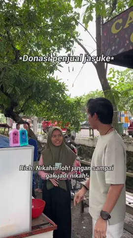 Menyalurkan hasil donasi untuk pedagang jasuke w/@scarlett_whitening #scarlettwhitening #dailyuse 