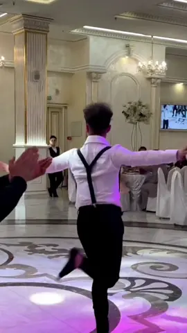 Nhảy như cái máy khâu CheChen 💃 🕺 💖 #StreetDanceVietNam #tiktokdanceVN #DaLatBestDanceCrew  #dance #foryou #ssst #fyp #trend #xuhuong #fypシ #trending #GocLamDep #sansangthaydoi #7749hieuung  #nhachaymoingay #omvaolong