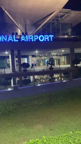 Tiếp tục sân bay Cần Thơ đón mấy cháu gái về quê ăn Tết muộn 