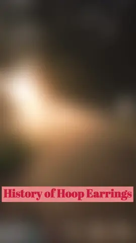 #womens #History #womenshistory #Fashion #FashionHistory #trend #hoop #hoopeearings 