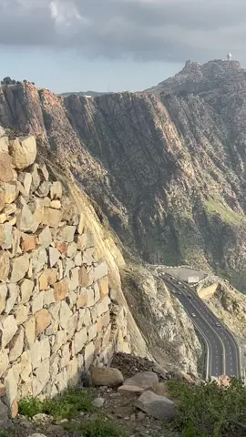 The beauty of Taif⛰❤️ Just a 64 kilometers away from Makkah..beautiful road ,fresh air cool weather,beautiful mountains🏔⛰  amazing place in saudia taif,#taifhadaroad#taifmountain🇸🇦 #hadataifsaudiarabia#fypシ 