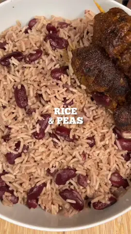RICE + PEAS 🇯🇲 written recipe below 👇🏾  👇🏾ingredients👇🏾 -2 tbsp coconut oil -1 large white onion -3 garlic cloves -1/2 tsp all spice powder -2 cups water -1 cup coconut milk -1 jar kidney beans -2 spring onion -1 scotch bonnet -sprigs of fresh thyme  -2 cups washed rice -serve with jerk chicken, coleslaw and ackee 👇🏾method👇🏾 -fry the garlic + onion in the coconut oil on low for 10 minutes before adding the all spice and simmering for another few minutes. -add the water, coconut milk with some salt + pepper along with the kidney beans, spring onion, thyme and scotch bonnet them bring to a boil. -turn to the lowest heat then add the washed rice, if using an electric hob, then cover and steam for 25 minutes. -remove from heat, fluff the rice and then cover and steam for another 5 minutes before serving with jerk chicken, coleslaw and some ackee! #rice #ricebowl #ricerecipe #ricerecipes #riceandpeas #beans #jamaican #jamaica #jamaicatiktok #jamaicantiktok #jamaicanfood #jamaicanrecipes #ukvegan #londonvegan #londonfoodie #nycfoodie #nycvegan #nycfood #lafood #lavegan #blackvegan #vegansofcolor #blackfoodie #plantbased #viral #fyp 