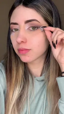 Glitter? Yes, please ✨ #makeup #makeuptutorial #glittermakeup #glittereyeliner #makeuphacks 