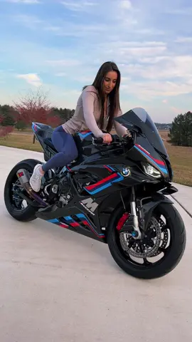Vroom vroom💥 Flames at the end🔥 #NextLevelDish #bmw #bmwmotorsport #motorcycle #vroomvroom #trending #foryoupage 