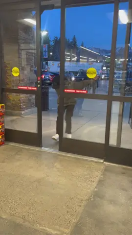 gwiddying to the gwocewies #gwiddy 