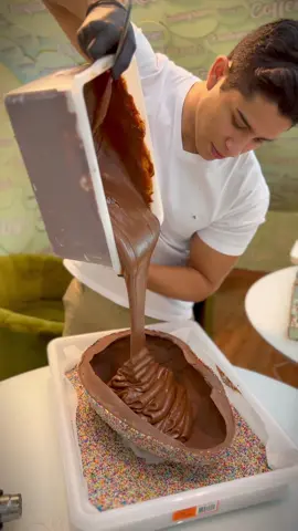 Dividiria com quantas pessoas? Ovo Britney 🍫 #páscoa #chocolate 