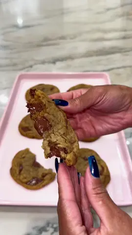 The best chocolate chip cookie you’ll ever have #fyp #chocolatechipcookies #cookies #fypシ #baking #foodtiktok 