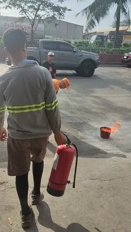 Using Aqueous Fulm Forming Foam🧯🧯🧯 #fireextinguisher  #firesafetyawareness  #bureauoffireprotection👩‍🚒🔥 