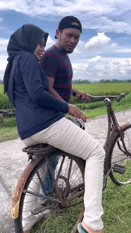 Ngontel bareng @IBU NEGARA ❤️ #cakbudiofficial #fypシ #seger #sawah #ontel 