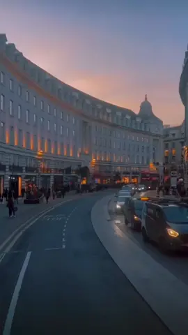 The most loved street in London ♥️ #regentstreet #regentstreetlondon🇬🇧 #london #londonlife #citylife #uk #england #eveningvibes #visitlondon #bollywoodsong_tiktok_foryou #fypシ #fypage #foryou #foryoupage #trending #travelife #endlessjourney #beautyoflondon❣️ 