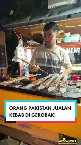 Orang pakistan jualan nasi kebuli pake gerobak di pinggir rel! Tapi rasanya enak dan beneran authentic banget. Wajib coba banget sih #gegaramagda #kulinerviral #makananviral #ditraktirmagda #makanbarengmagda #kulinerjakarta 