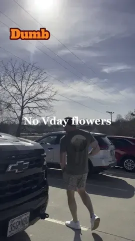 In his defense, 6 years ago I told him I don’t like flowers…  #ichangedmymind #husbandandwifecomedy 