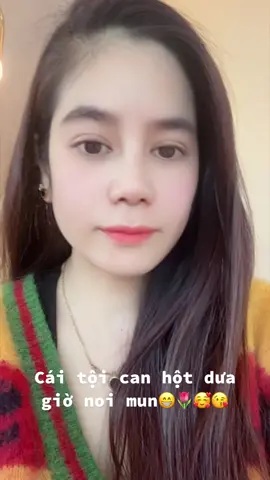 Cái tội cắn hột dưa giờ nổi mụn ngay cái mỏ😀😀😀