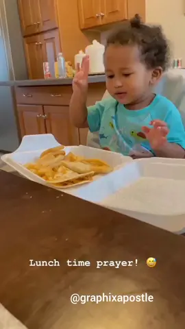 Hi ☺️ Kingdom Celebrity 🎉 See how this little Dude 😎 pray for mum and dad before lunch.☺️ #graphixapostle 