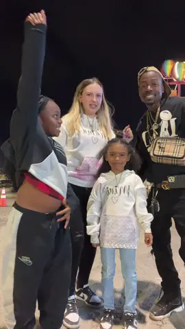 I’d say mama won 🤣 #fyp #megantheestallion #kneeslikemegan #kneeschallenge 