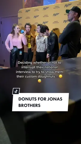 WHAT SHOULD I DO 😅🙏🏼😍 #entrepreneur #donut #donutshop #jonasbrothers #vegas #vegastok #couturedonuts #latina #womenowned 
