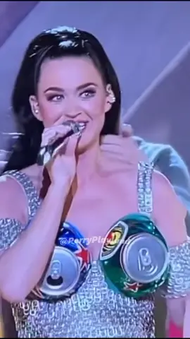 JSKSJAJAJA PERO KATY #grindr #katyperry #parati #español #lgbt #gay #capcut #fypシ #SuperBowl #play #live 