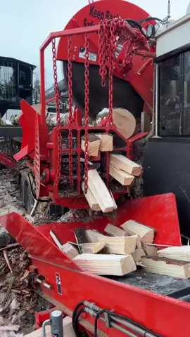 Log splitter 🪵💪 #log #logging #logsplitting #wood #firewood #logs #machine #machinery #engineering #mechanicalengineering #electricalengineering #mechanism #engineers #engineeringlife #engineeringlovers #engineeringporn #mechrec #Science #engineer #satisfying #viral #viralreels 