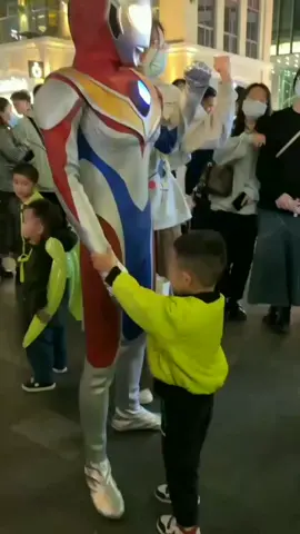 poor Dyna ... #ultraman #ultramandyna #cosplay #funnymoments #tiktokchallange #fyp 