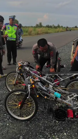 Dipantau langsung sama pak poll😁 #dragbikebanjarbaru #herex #herex1200m #dragbike201m #dragbikekalsel #fu150standartporting #dosmuflerracing #ilegalrace 